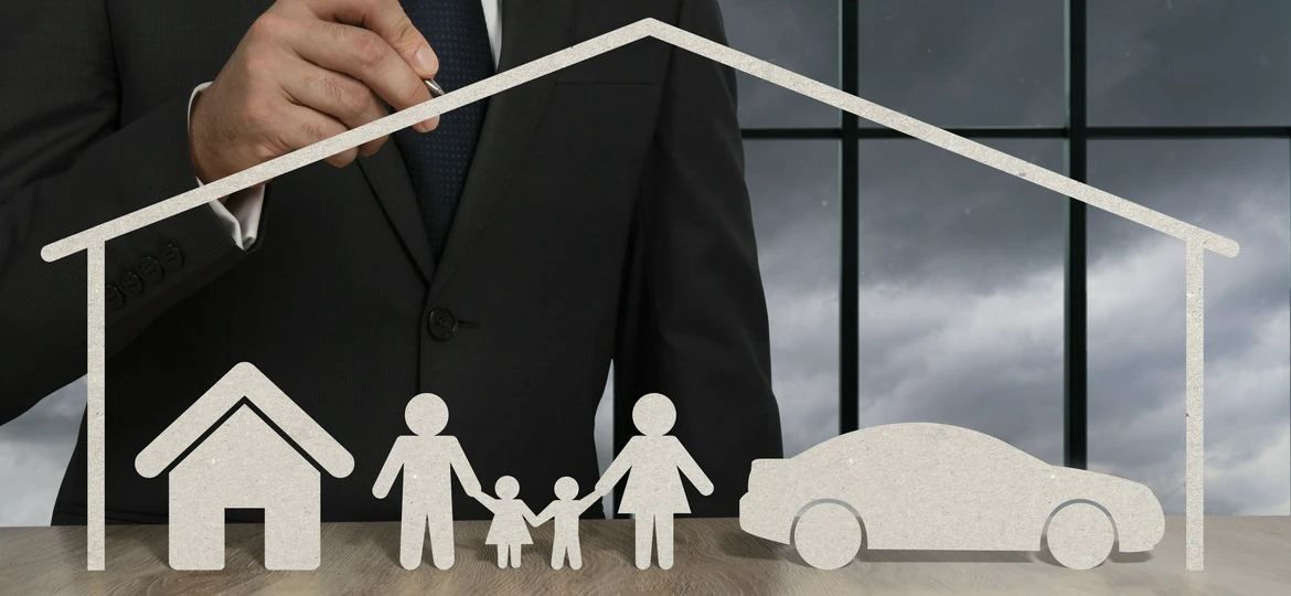 mężczyzna w&nbsp;garniturze